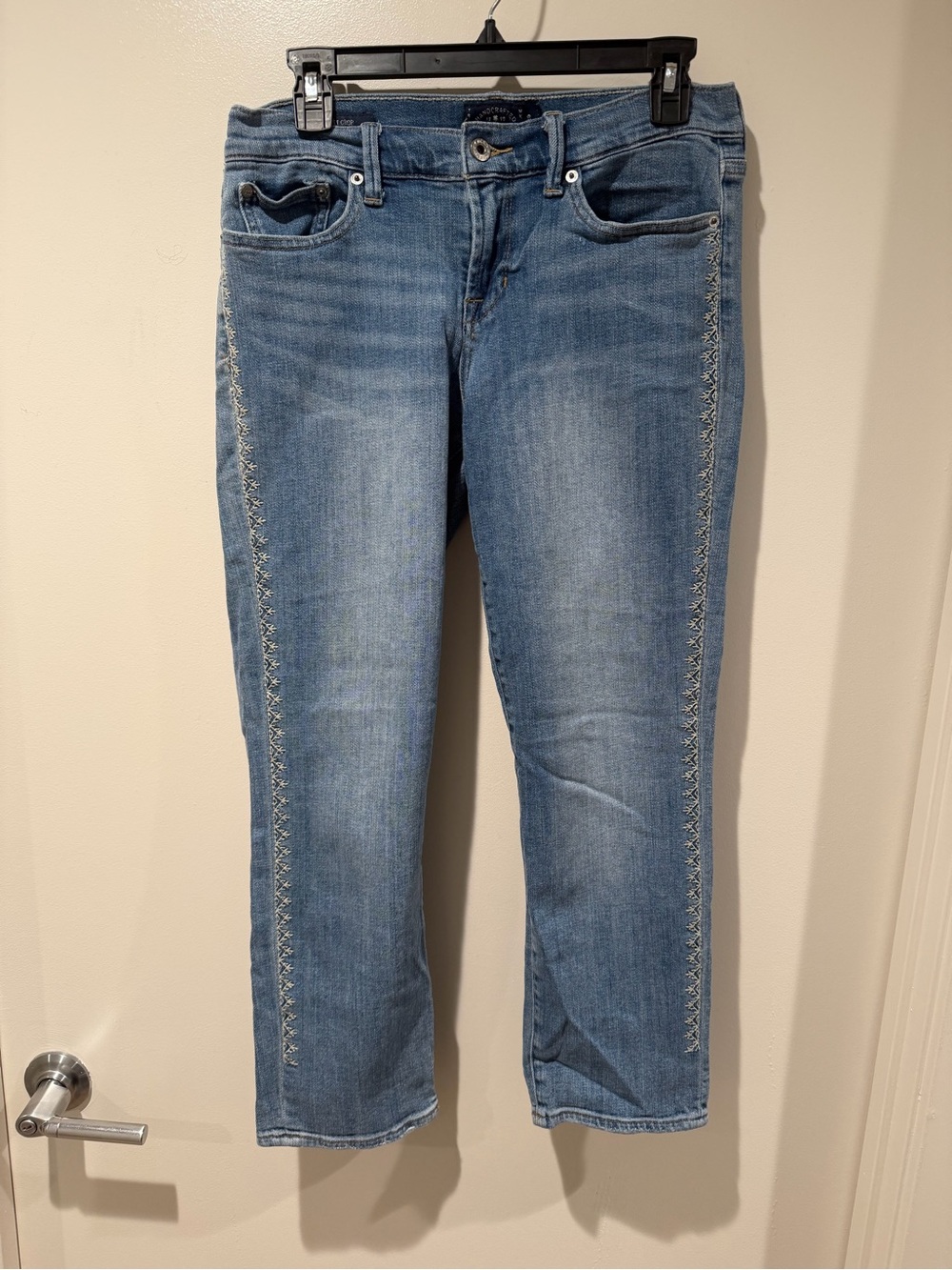 Vintage Lucky Brand Medium Blue Cropped Jeans with Side Embroidery